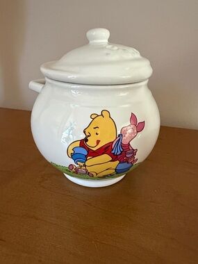 Winnie the Pooh Ceramic Honey Pot with Piglet and Pooh Illustration